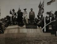 photograph of (left to right) the Governor-General Lord Denman, Prime Minister Andrew Fisher, Lady Denman and Minister for Home Affairs King O&rsquo;Malley atop the podium at the naming ceremony on Kurrajong Hill in Canberra